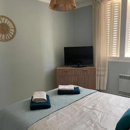 Flat In Centre Of ! Hyères